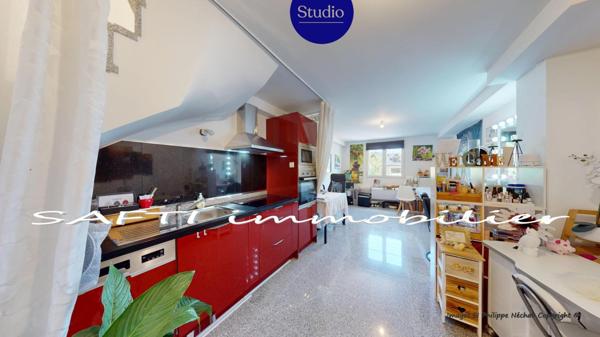 Maison contemporaine 164m2 - 5 chambres - dont un studio T2 indépendant – garage – véranda.