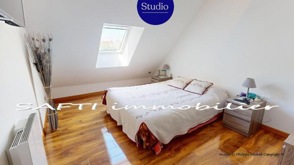 Maison contemporaine 164m2 - 5 chambres - dont un studio T2 indépendant – garage – véranda.