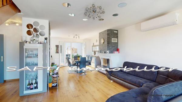 Maison contemporaine 164m2 - 5 chambres - dont un studio T2 indépendant – garage – véranda.