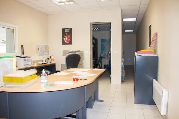 À louer à Lacaune : Grand local industriel de 900 m², idéal pour stockage ou activité professionnelle !