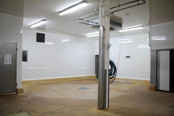 À louer à Lacaune : Grand local industriel de 900 m², idéal pour stockage ou activité professionnelle !