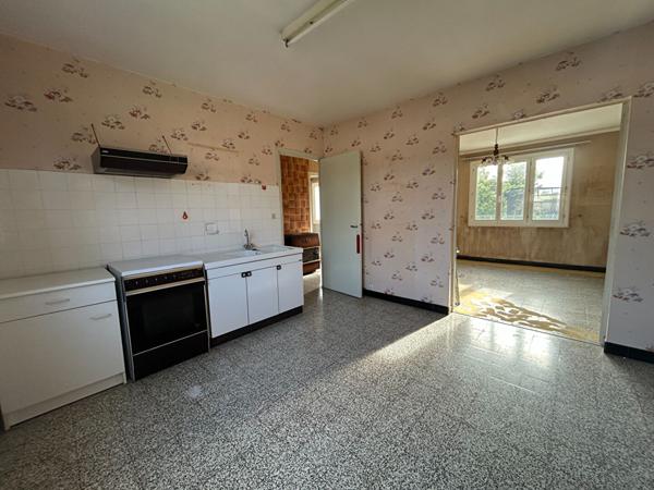 Maison à rénover avec dépendances sur 1403 m² terrain Saint augustin