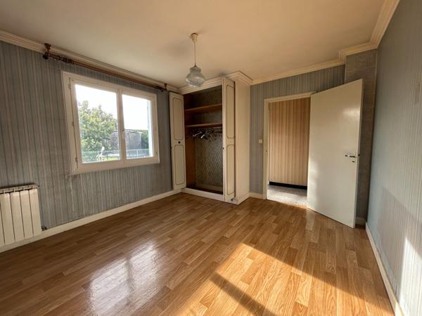 Maison à rénover avec dépendances sur 1403 m² terrain Saint augustin