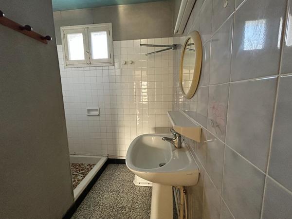 Maison à rénover avec dépendances sur 1403 m² terrain Saint augustin