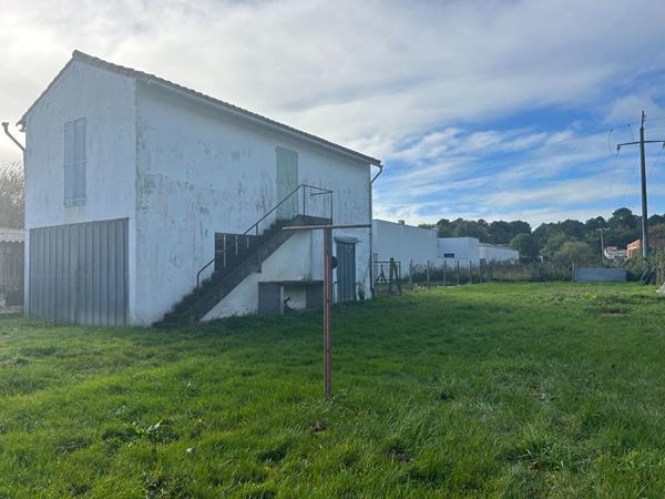 Maison à rénover avec dépendances sur 1403 m² terrain Saint augustin