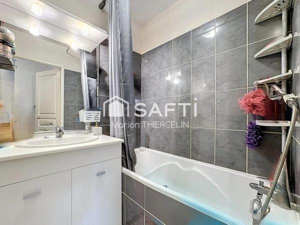 Charmant appartement en rez-de-jardin de 3 pièces avec 2 places de stationnement privatifs