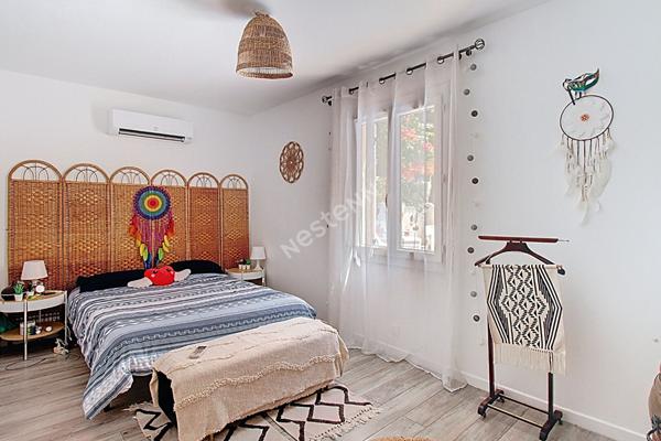 Vitrolles, Maison 5 pièces 106 m2 sur une parcelle d'environ 419m² avec piscine.