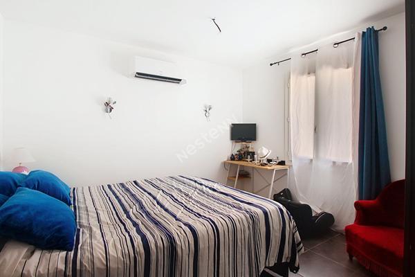 Vitrolles, Maison 5 pièces 106 m2 sur une parcelle d'environ 419m² avec piscine.