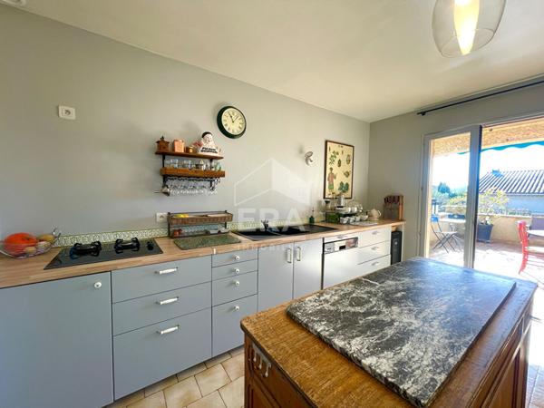 Au fond d'une impasse à Pernes-les-Fontaines ,185 m², superbe jardin 1 600 m² et espaces indépendants