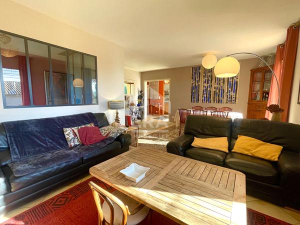 Au fond d'une impasse à Pernes-les-Fontaines ,185 m², superbe jardin 1 600 m² et espaces indépendants