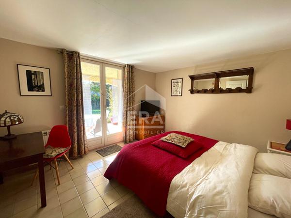 Au fond d'une impasse à Pernes-les-Fontaines ,185 m², superbe jardin 1 600 m² et espaces indépendants