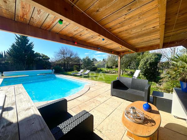 Au fond d'une impasse à Pernes-les-Fontaines ,185 m², superbe jardin 1 600 m² et espaces indépendants