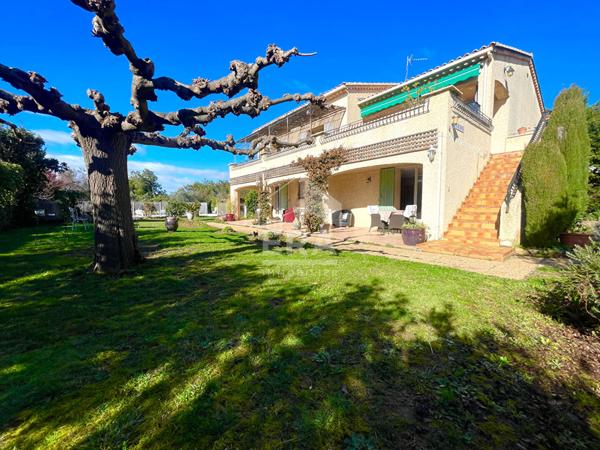 Au fond d'une impasse à Pernes-les-Fontaines ,185 m², superbe jardin 1 600 m² et espaces indépendants