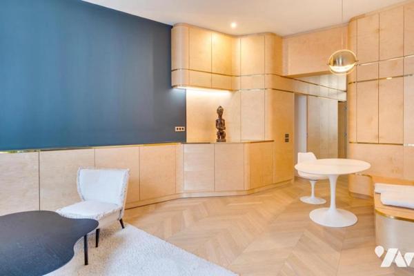 PARIS 02 / QUATRE SEPTEMBRE - APPARTEMENT HAUSSMANNIEN 3 PIÈCES RÉNOVÉ & CLIMATISÉ + CAVE