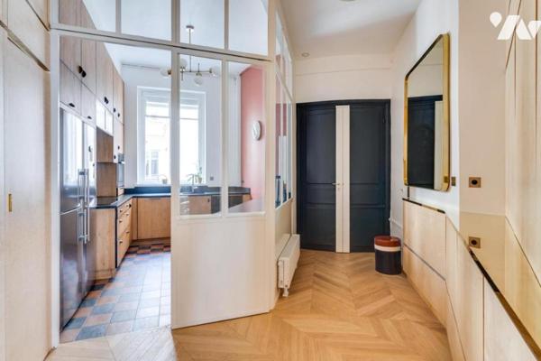 PARIS 02 / QUATRE SEPTEMBRE - APPARTEMENT HAUSSMANNIEN 3 PIÈCES RÉNOVÉ & CLIMATISÉ + CAVE