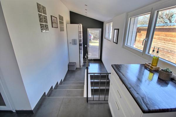 Maison Chapet 8 pièce(s) 208 m2 €625 000 ** - Référence 939