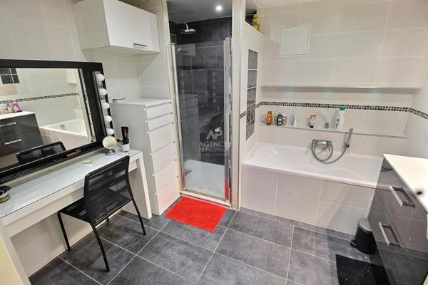 Maison Chapet 8 pièce(s) 208 m2 €625 000 ** - Référence 939