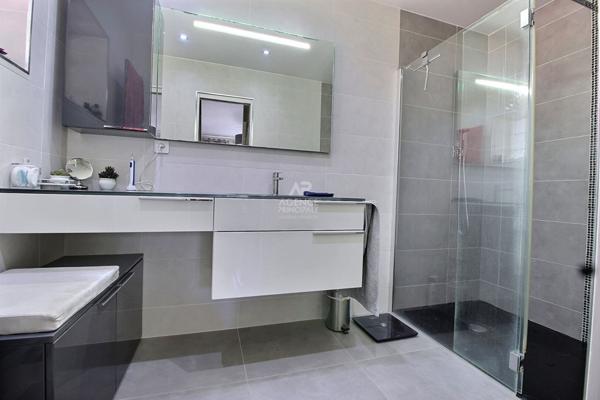 Maison Chapet 8 pièce(s) 208 m2 €625 000 ** - Référence 939