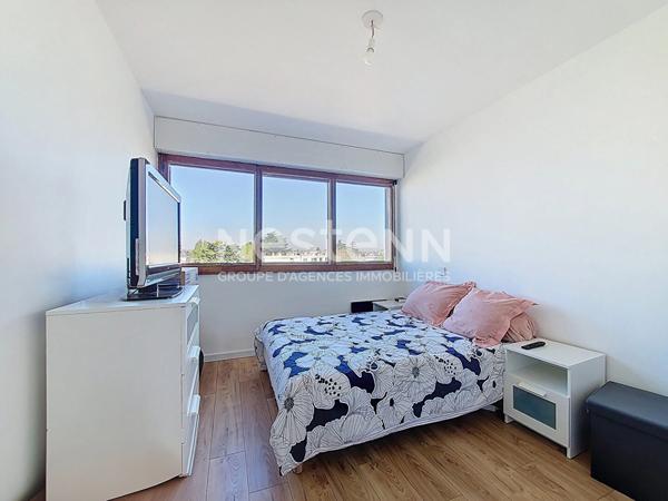 A VENDRE - Dernier étage lumineux avec vue sur jardin à la française - Résidence d'exception à Chilly-Mazarin