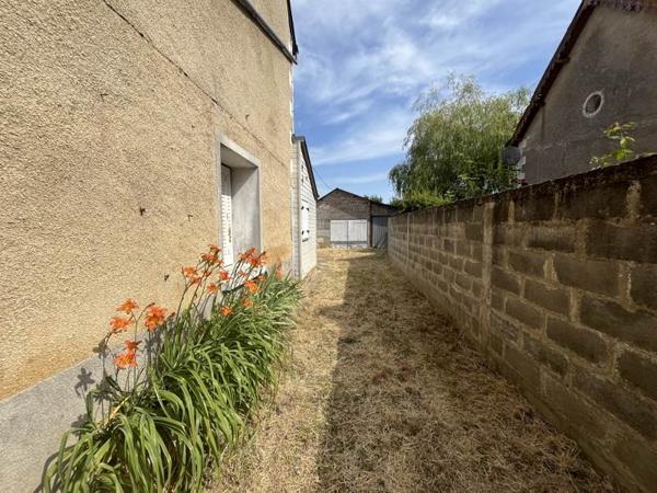 Immeuble à vendre |  Noyant-de-Touraine |  239 m²