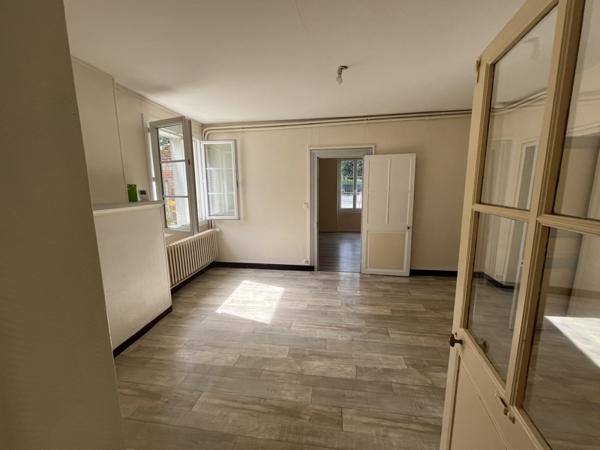 Immeuble à vendre |  Noyant-de-Touraine |  239 m²