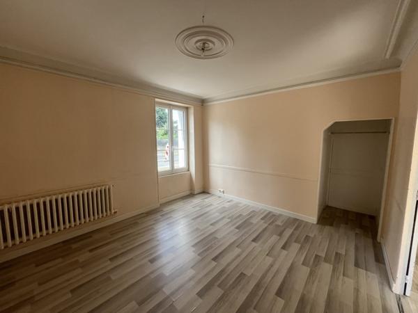 Immeuble à vendre |  Noyant-de-Touraine |  239 m²