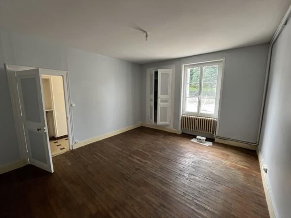 Immeuble à vendre |  Noyant-de-Touraine |  239 m²