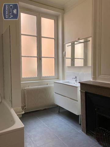 Appartement à louer 4 pièces 102.34m²