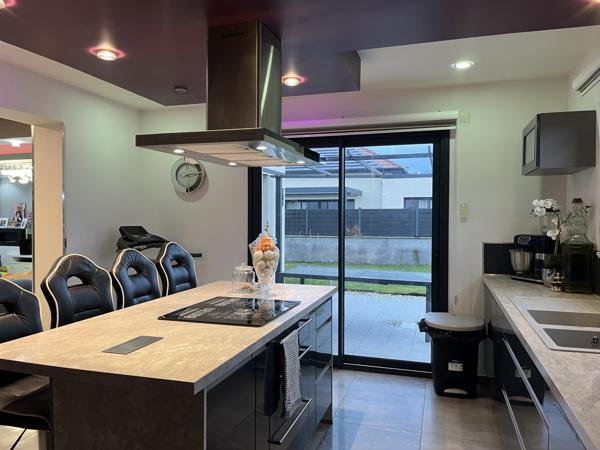 Morestel (38510) MORESTEL, MAISON 150 m² 6 PIECES AVEC PISCINE ET GARAGE DOUBLE