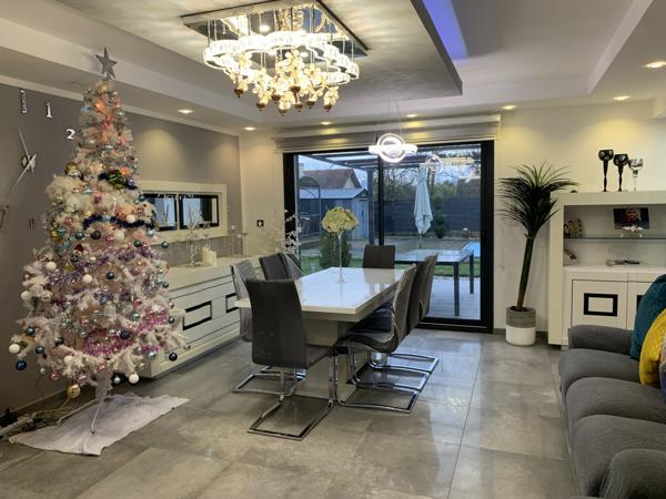 Morestel (38510) MORESTEL, MAISON 150 m² 6 PIECES AVEC PISCINE ET GARAGE DOUBLE