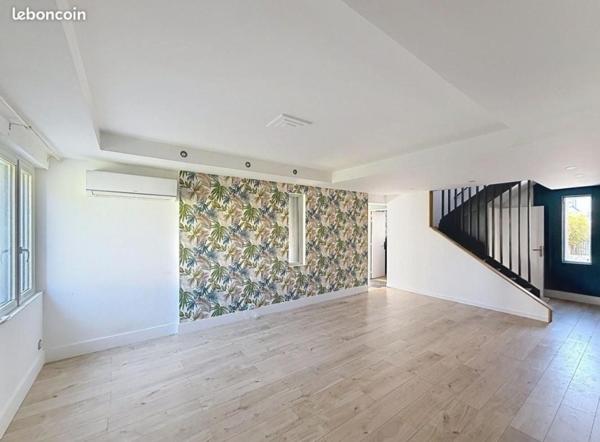 maison familiale , comprenant 7 pièces ave cuisine un salon séjour climatisé ,5 chambres dont une suite parentale avec 1 salle d'eau et une salle de bain ,un jardin avec une terrasse et une piscine