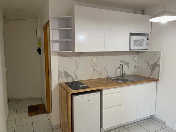 Faubourg Saint -Antoine studio 22 m² métro Faidherbe Chaligny ou Reuilly Diderot...