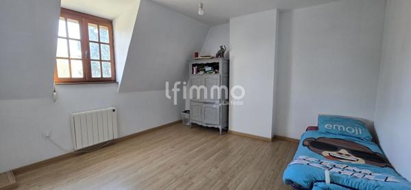 Maison de caractère, au village