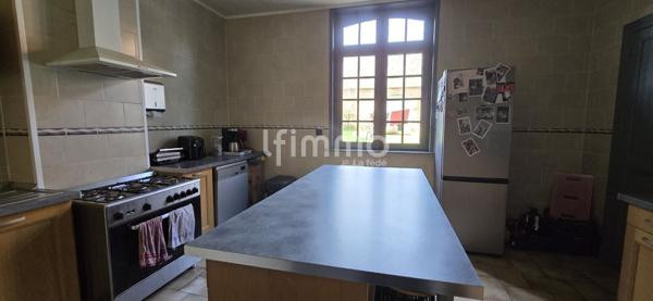 Maison de caractère, au village