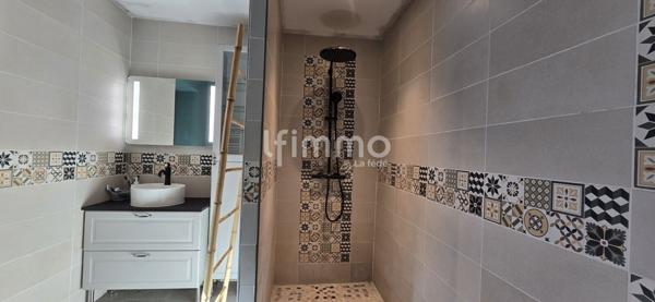 Maison de caractère, au village