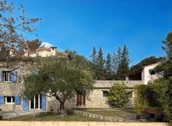 Lorgues – Superbe mas rénové avec piscine et vue dégagée