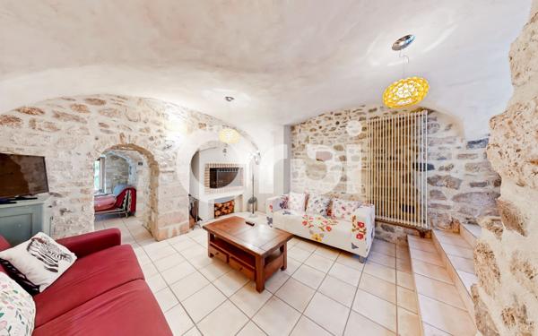 Maison à vendre    5 pièces •  Lagorce