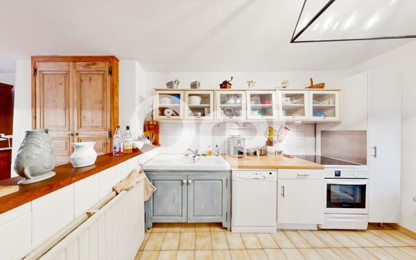 Maison à vendre    5 pièces •  Lagorce