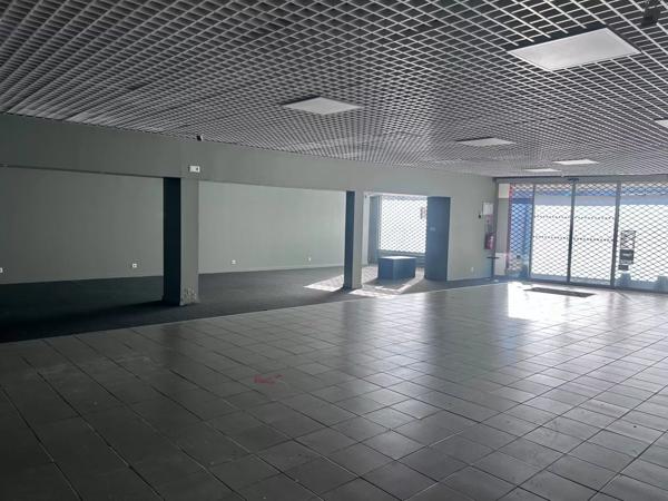 A vendre murs commerciaux libres 440m² à Salies-de-Béarn