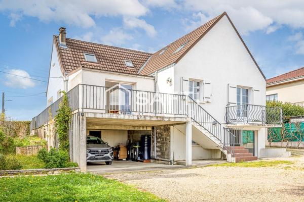 BELLE MAISON FAMILIALE  5 CH JARDIN CARPORT CAVE