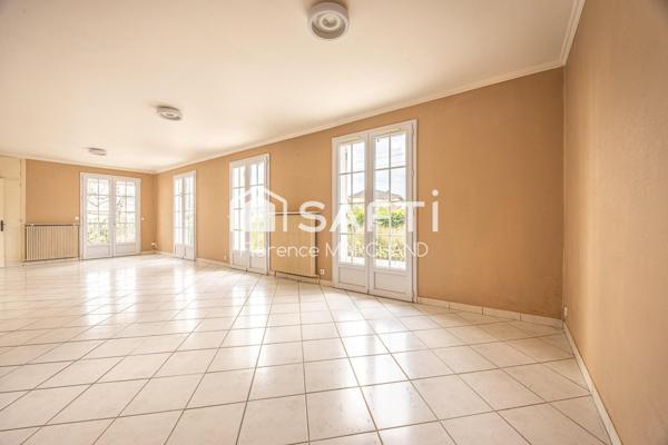 BELLE MAISON FAMILIALE  5 CH JARDIN CARPORT CAVE