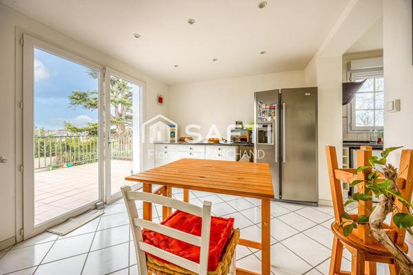 BELLE MAISON FAMILIALE  5 CH JARDIN CARPORT CAVE