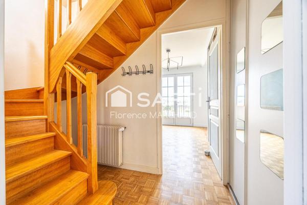 BELLE MAISON FAMILIALE  5 CH JARDIN CARPORT CAVE