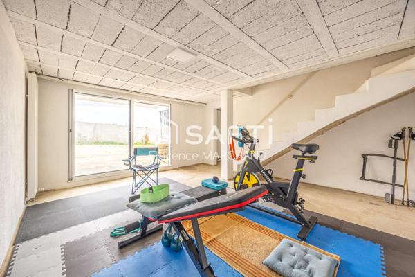 BELLE MAISON FAMILIALE  5 CH JARDIN CARPORT CAVE