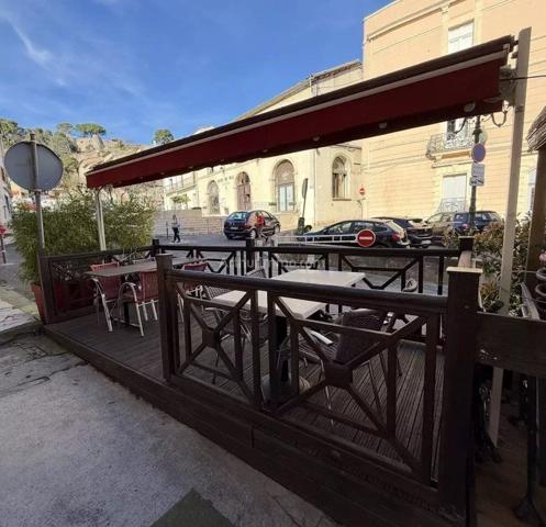 Vente                                                      Fonds de commerce
                        
                     3 pièces                      52 m2                     à Clermont-l'Hérault