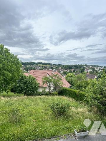 Maison quatre chambres, une salle de bains, un garage 1176 m² terrain avec vue dégagée