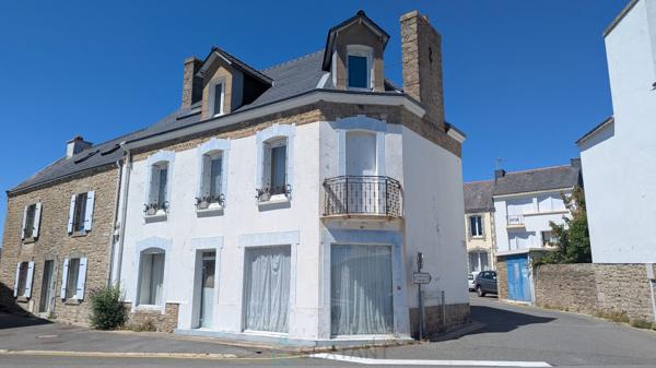 À VENDRE – ÉTEL – Immeuble avec potentiel commercial et résidentiel