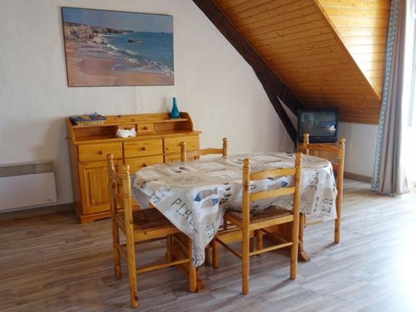 À VENDRE – ÉTEL – Immeuble avec potentiel commercial et résidentiel