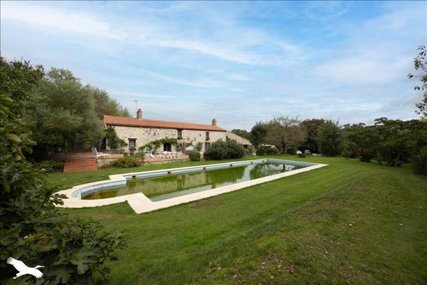 Maison à vendre |  Les Lucs-sur-Boulogne |  6 pièces | 195 m²