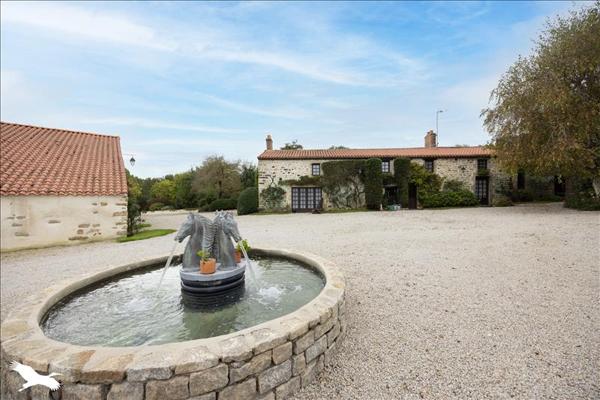 Maison à vendre |  Les Lucs-sur-Boulogne |  6 pièces | 195 m²